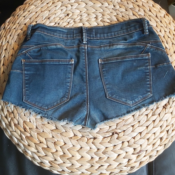 Distressed denim shorts - Picture 2 of 4